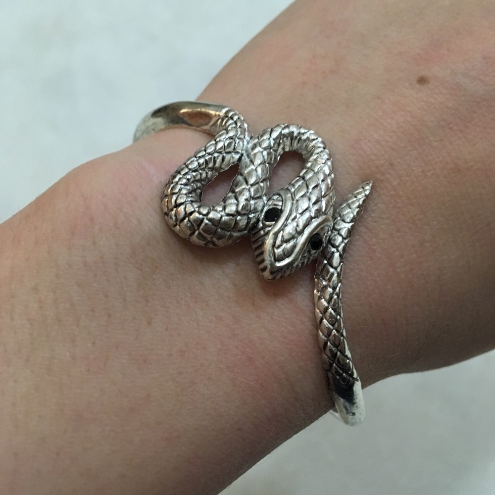 📣2/$30📣NWOT silver tone snake cuff bracelet 🐍🐍
